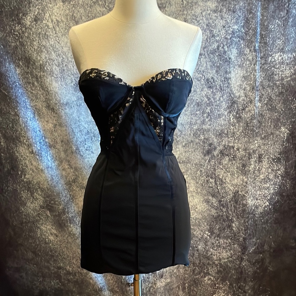 Bebe sexy bodycon lace bustier details black mini dress w garter buttons. Bra